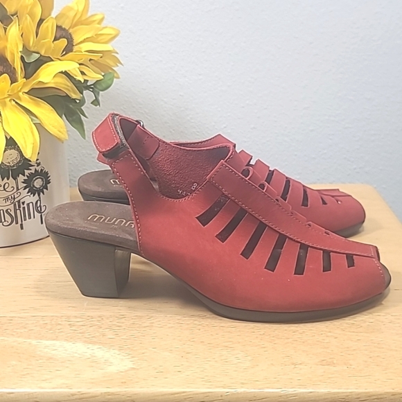 Munro Women's Red Leather Suede Sandals - Picture 2 of 7
